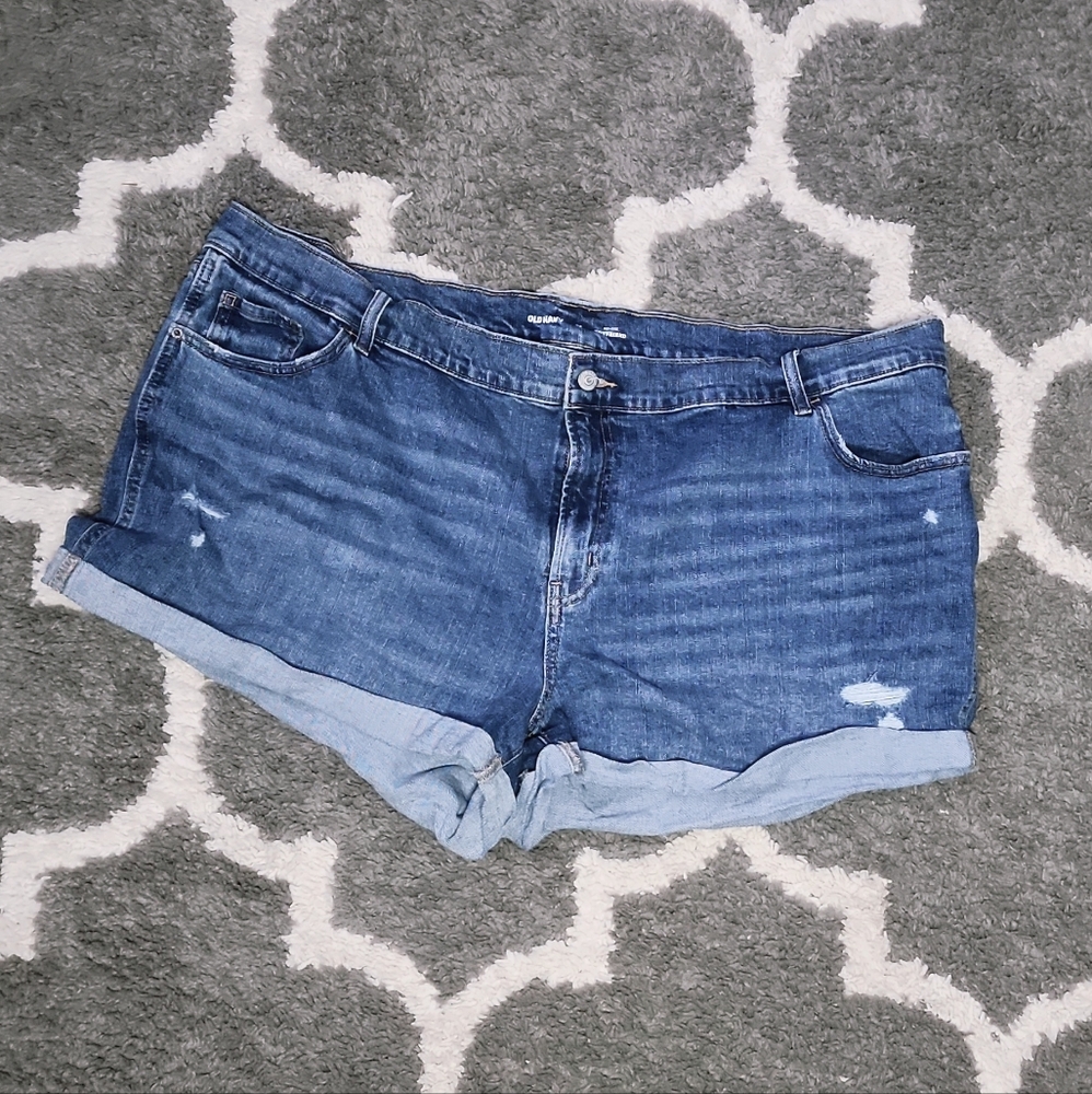 Old Navy mid rise boyfriend shorts